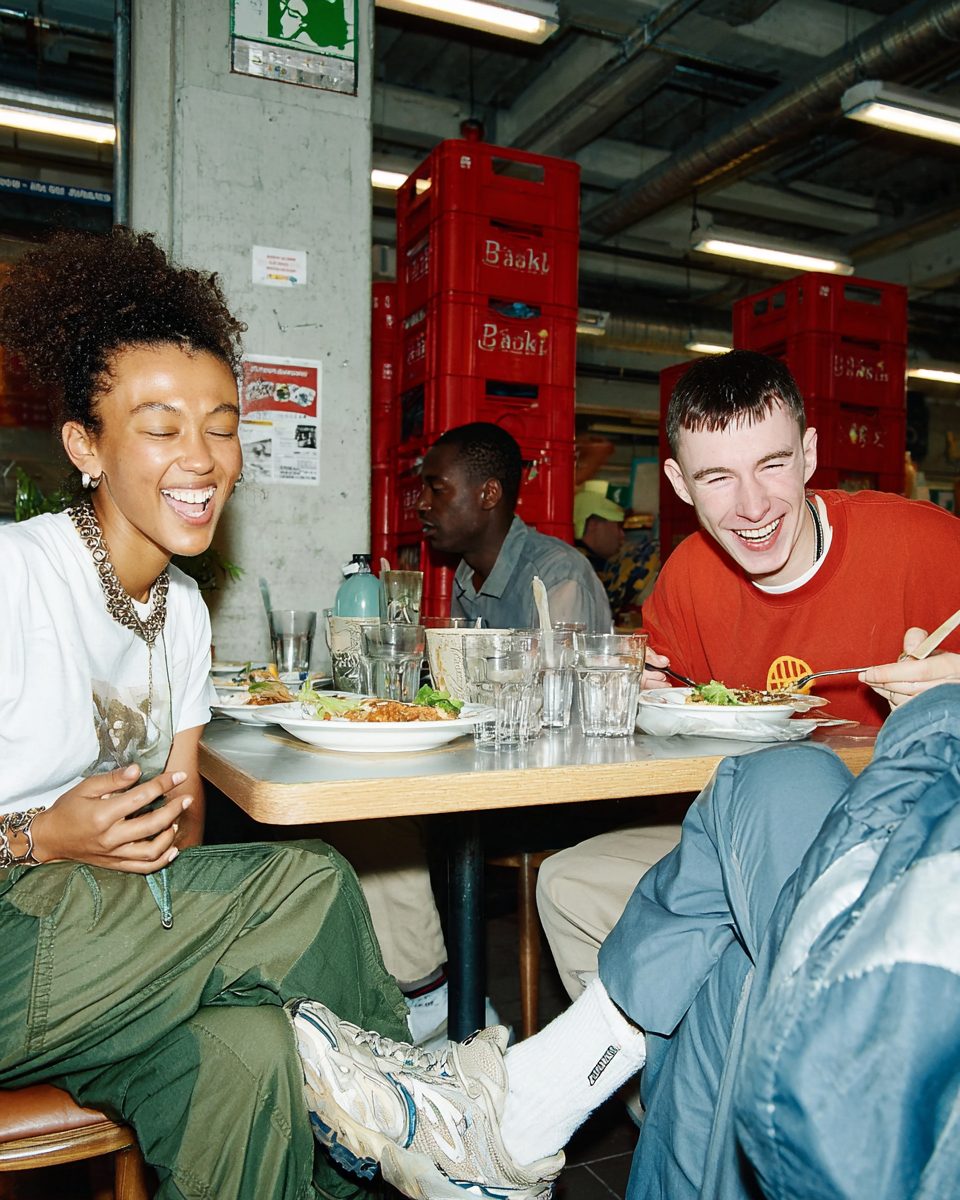 Picnic-collega's samen aan tafel
